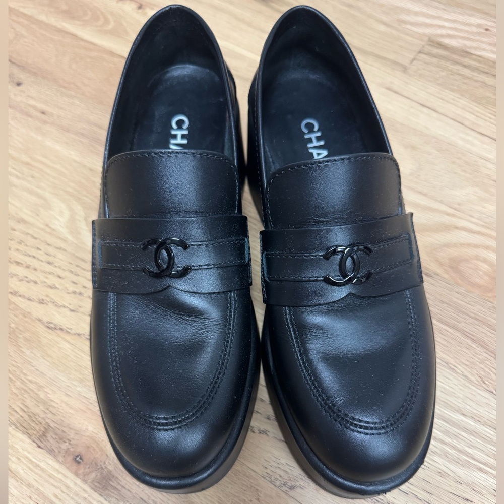 CHANEL Elegant Black Platform Shoes